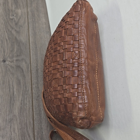 Vilenca Holland Brown Woven Crossbody Shoulder Bag - Picture 4 of 8